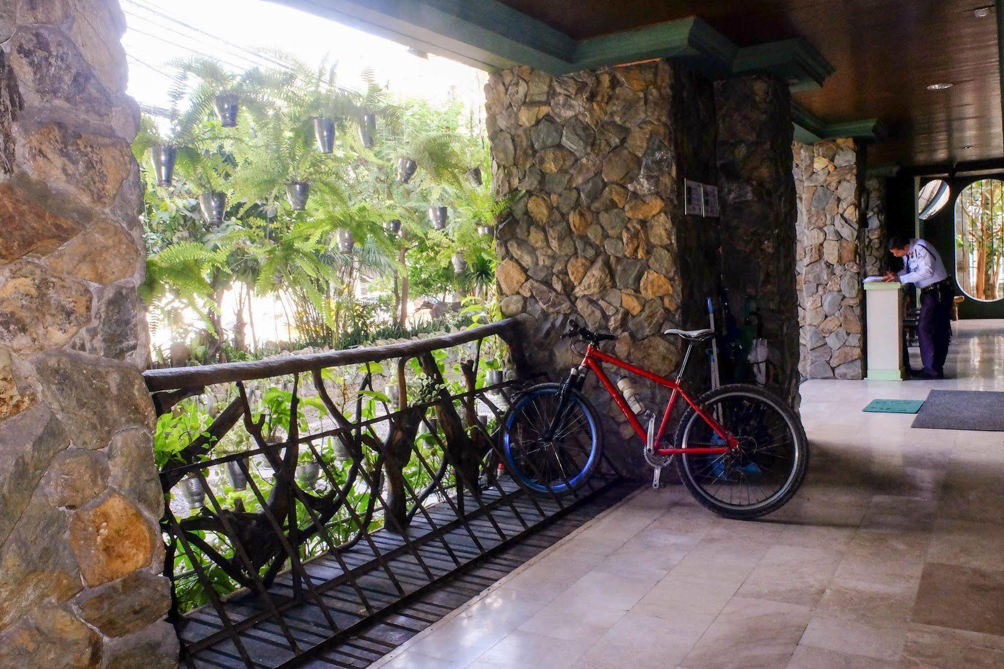 West Gorordo Hotel Cebu Buitenkant foto