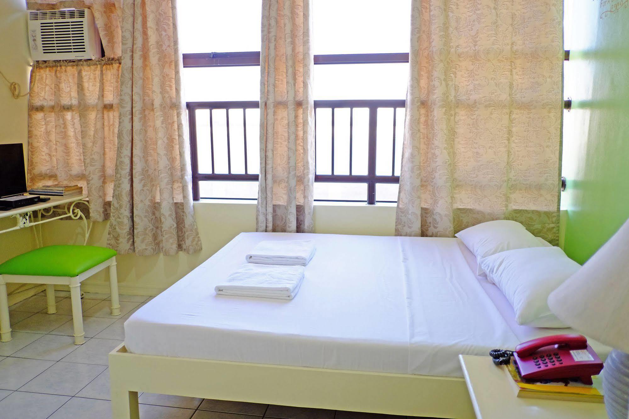 West Gorordo Hotel Cebu Buitenkant foto